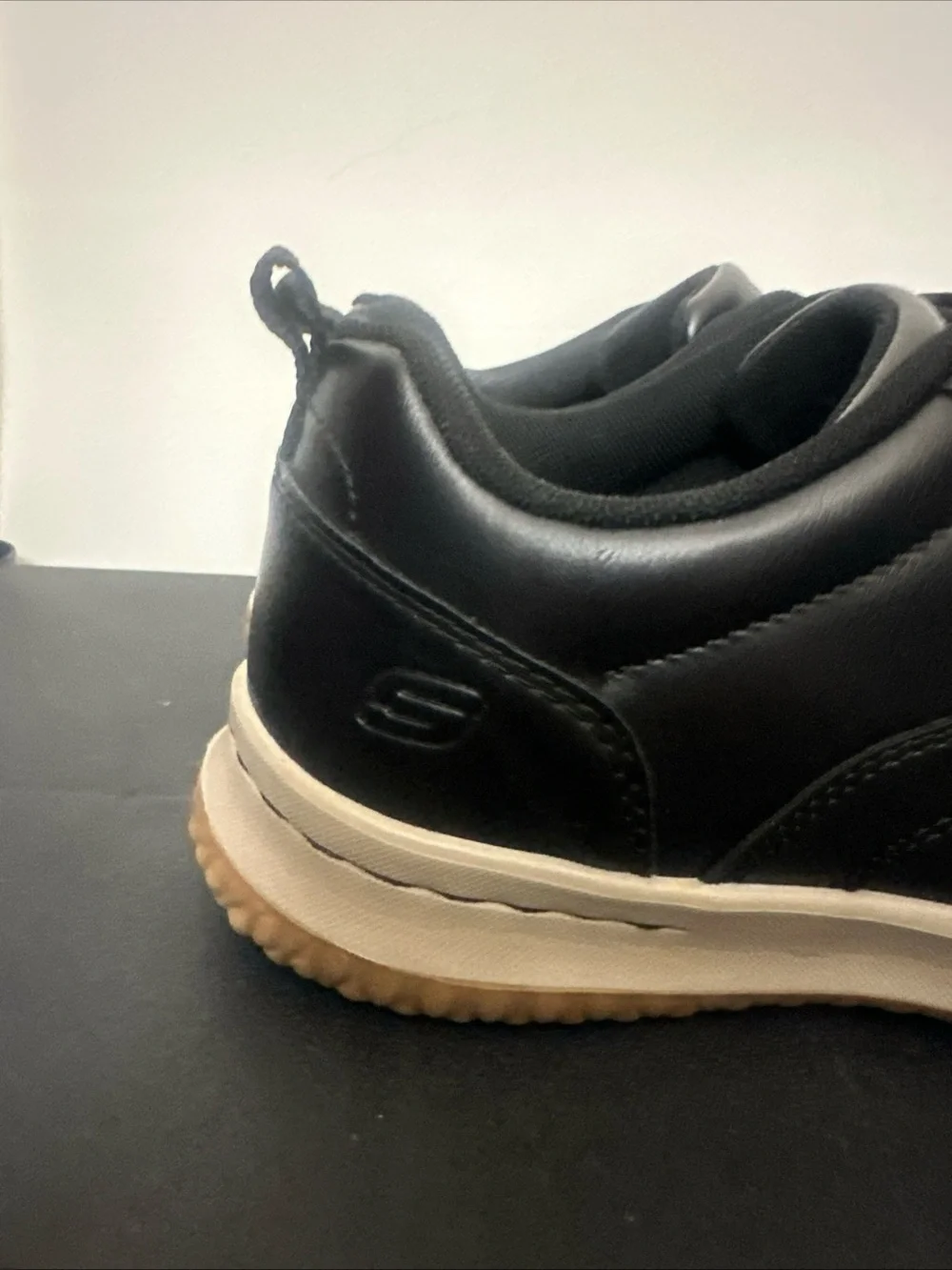 Skechers Men's Size 7 Black Slip In Shoe